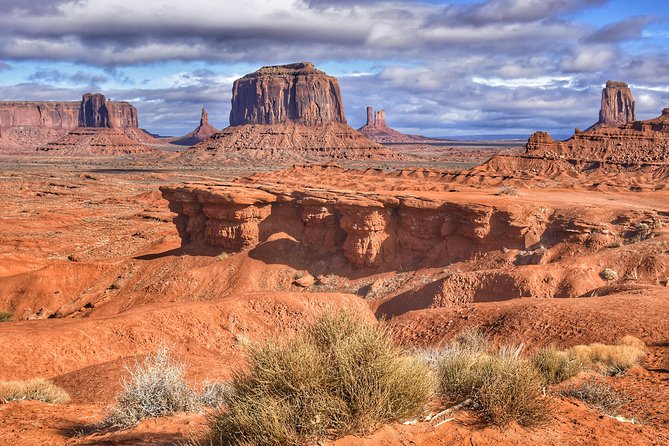 2.5 Hours of Monument Valley's Backcountry 4×4 Tour - Into the sandy roads and open-air vehicle