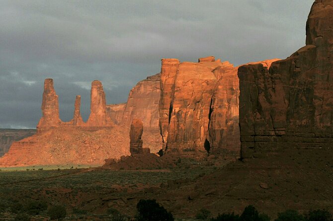 2.5 Hours of Monument Valley's Backcountry 4×4 Tour - Big Hogan, a natural photo room