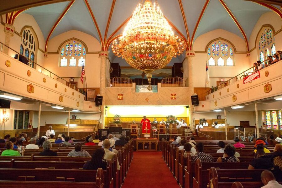 4-hour Harlem Gospel Tour in New York City - Entering the Baptist gospel service
