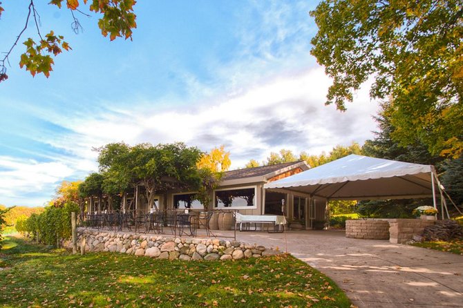 5-Hour Traverse City Wine Tour: 4 Wineries on Old Mission Peninsula - Brys Estate and the East Bay outlook