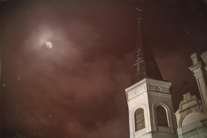 Adults-Only New Orleans Ghost, Crime, Voodoo, and Vampire Tour - Lafitte’s Blacksmith Shop Bar and the mid-tour pause