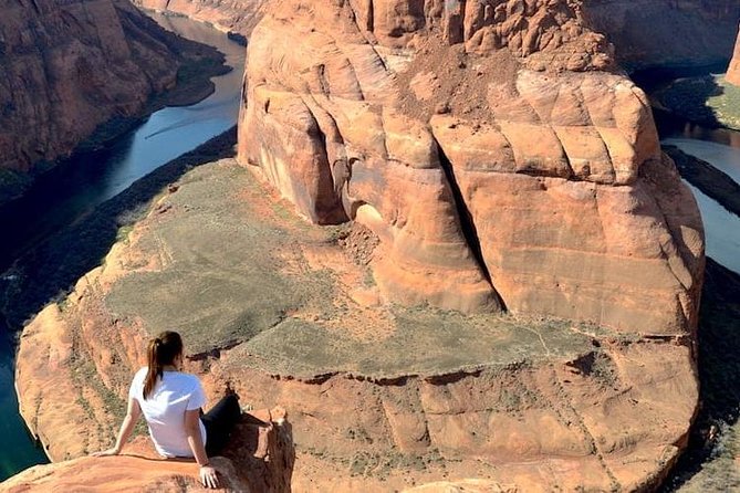 Antelope Canyon and Horseshoe Bend Day Tour from Flagstaff - Entering Antelope Canyon by ladder and sandstone