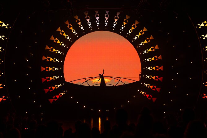 'Auana by Cirque du Soleil at the Waikiki Beachcomber Hotel - The music, hula, and sense of place