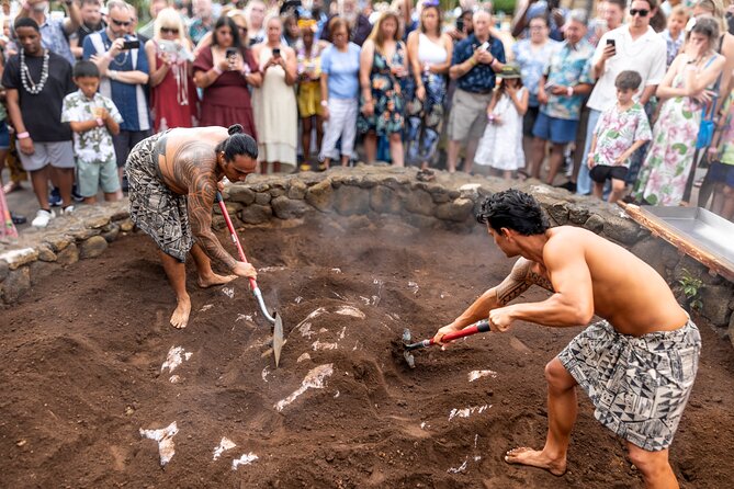 Big Island, Hawaii: Admission to Voyagers of the Pacific Luau - The music and Polynesian stage production