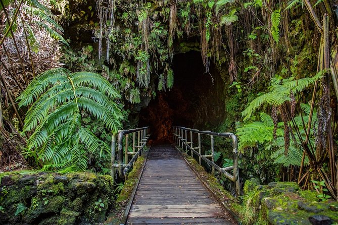 Big Island in a Day: Volcanoes Waterfalls Sightseeing and History - Hilo and the two waterfall stops