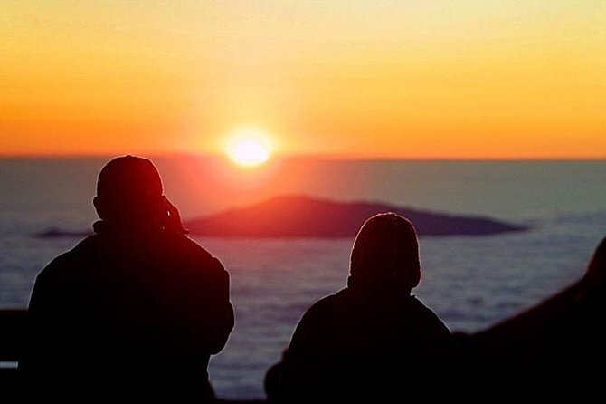Big Island: Mauna Kea Summit and Stars Small-Group Adventure Tour - Hot chocolate, cookies, and the practical comforts