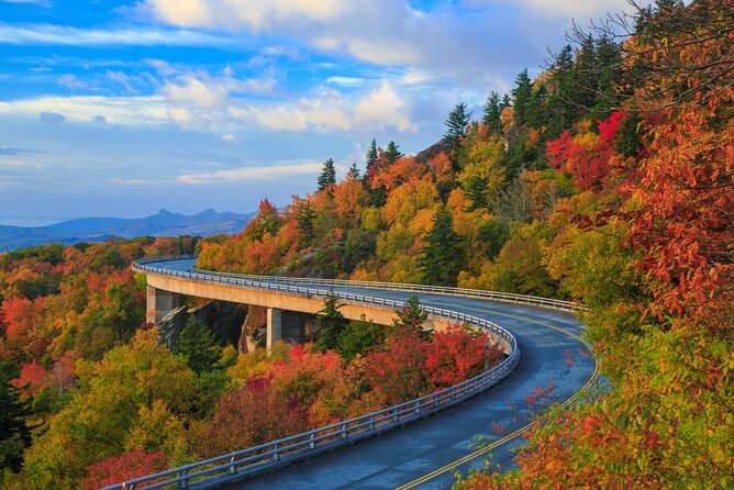 Blue Ridge Parkway Waterfalls Hiking Tour from Asheville - Three waterfalls without the driving puzzle