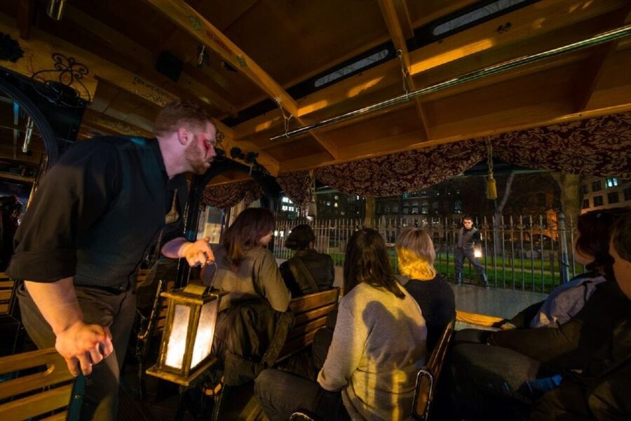 Boston: 1.5-Hour Ghosts and Gravestones Tour - A guide can make or break the evening