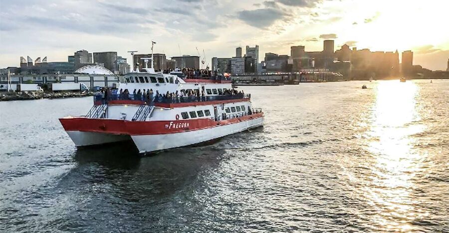 Boston: Boston Harbor Sunset Cruise - From Rowes Wharf to the open harbor