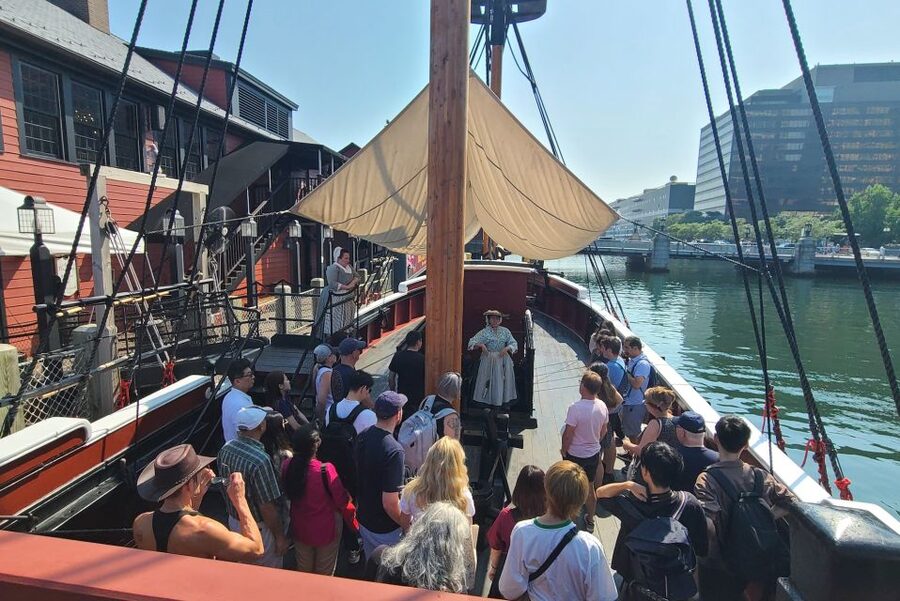 Boston: Boston Tea Party Ships and Museum Interactive Tour - Who will enjoy it most