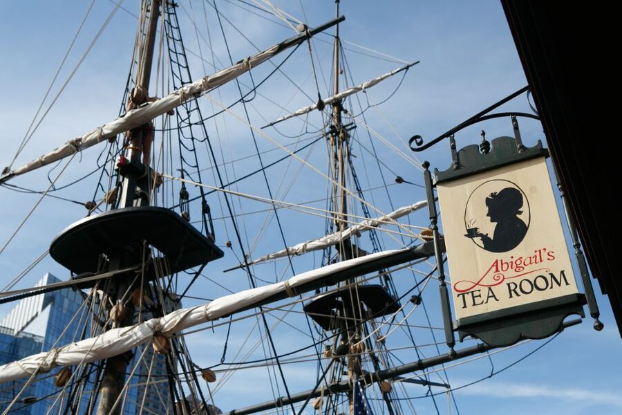 Boston: Boston Tea Party Ships and Museum Interactive Tour - Meeting the colonists before the march