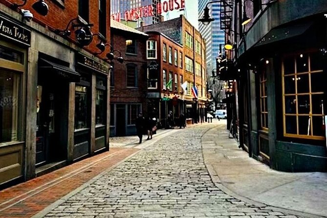 Boston Freedom Trail Walking Tour with Costumed Guide - Old Boston’s books, meetings, and the Boston Tea Party