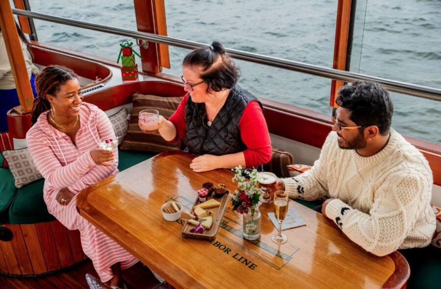 Boston: Harbor Sunset Yacht Cruise - How the sunset changes the experience