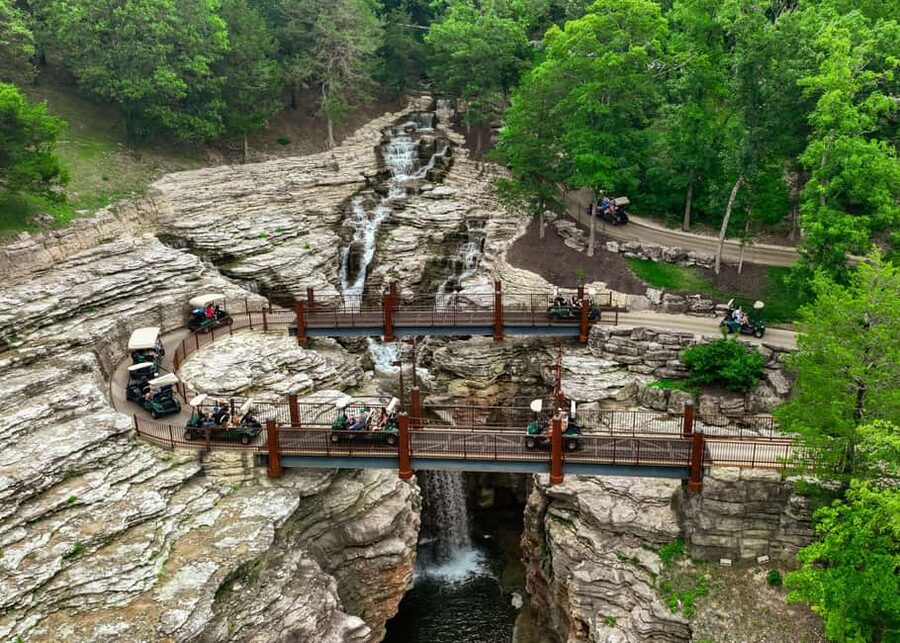 Branson: Top of the Rock Ozarks Heritage Preserve - A stop at the Bat Bar inside the cave