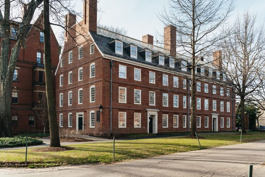 Cambridge: Harvard University Student-Guided Walking Tour - Stories, famous Harvard figures, and small campus secrets