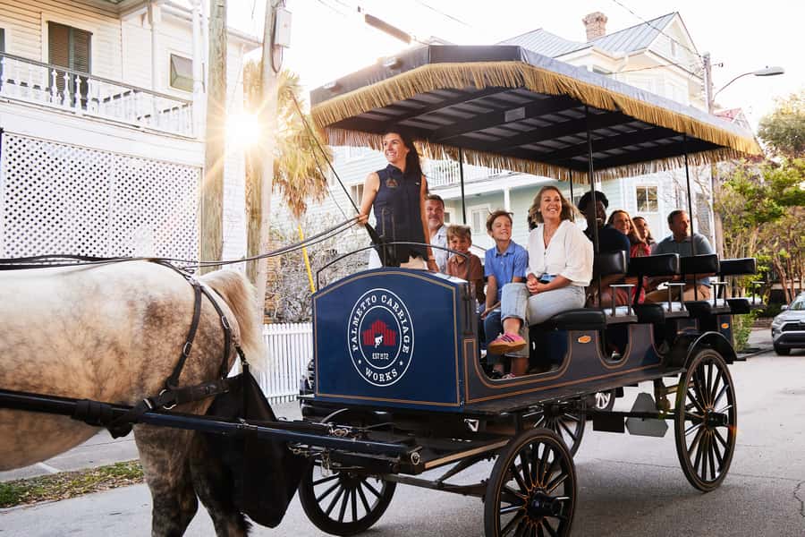 Charleston: Downtown Horse-Drawn Carriage Tour - Stories about houses, churches, and local culture