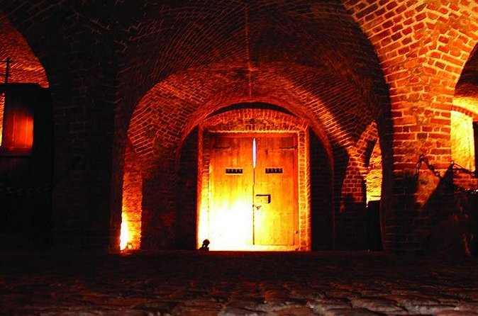 Charleston Ghost & Dungeon Night-Time Walking Tour with Entry to Provost Dungeon - What kind of ghost stories should you expect?