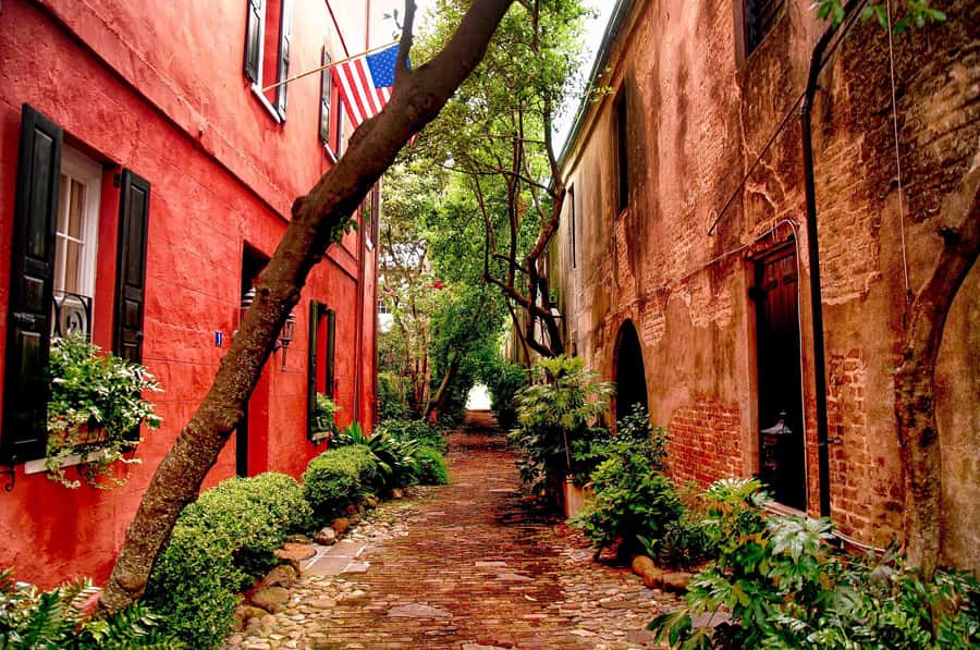 Charleston: History and Architecture Guided Walking Tour - Charleston’s story begins in its streets