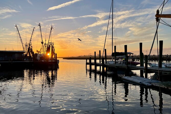 Charleston History Tour / - The Battery and White Point Gardens beside Charleston Harbor