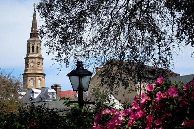 Charleston History Tour / - Rainbow Row, nine connected buildings with a complicated past