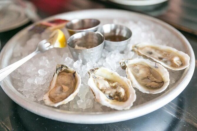 Charleston's Historic Downtown Food Tour - The Pineapple Fountain and Southern hospitality