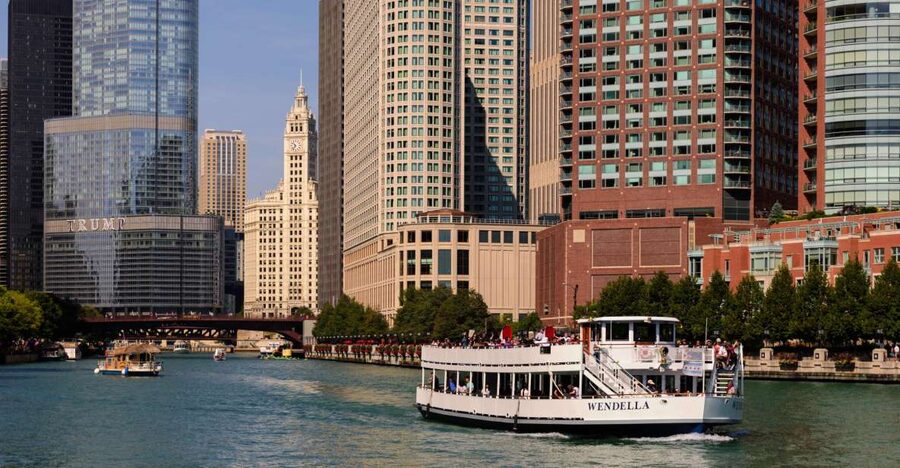 Chicago: 45-Minute Family-Friendly Architecture River Cruise - What the guide adds to the ride