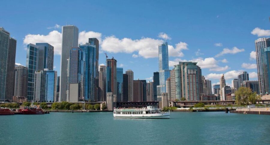Chicago: Architecture Center Cruise on Chicago's First Lady - The 13 bascule bridges and the river’s moving parts
