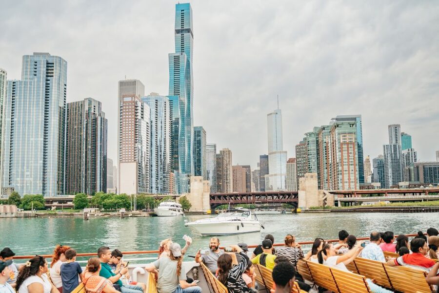 Chicago: Architecture River Cruise Skip-the-Ticket Line - Comfort, drinks, and what to bring