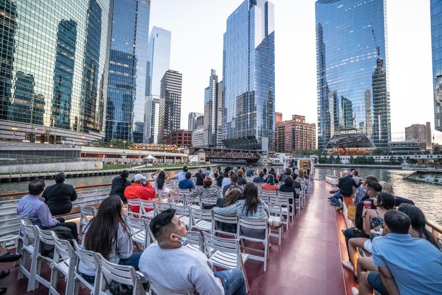 Chicago: Architecture River Cruise Skip-the-Ticket Line - The boarding process and the first view from the boat