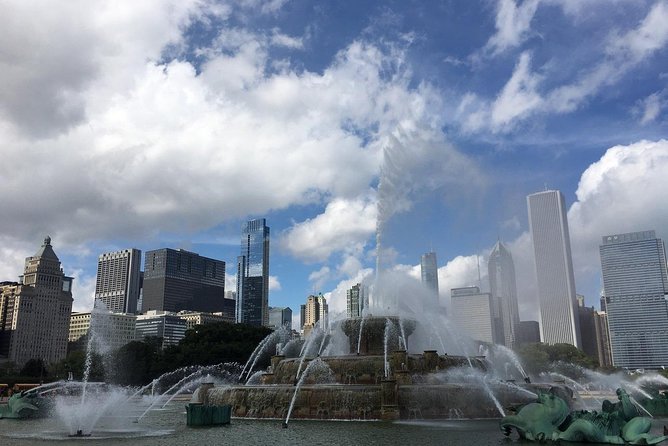 Chicago City Minibus Tour - Buckingham Fountain from May through October