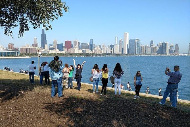 Chicago City Minibus Tour - Gold Coast, the Art Institute, and neighborhood contrasts