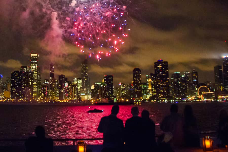 Chicago: Fireworks Cruise with Lake or River Viewing Options - Getting to the dock and boarding