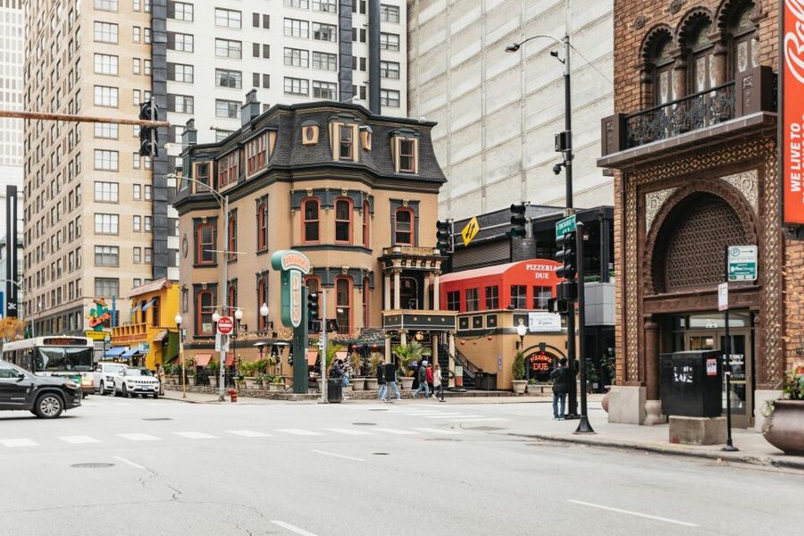 Chicago: Gangsters and Ghosts Guided Walking Tour - What makes the guides important
