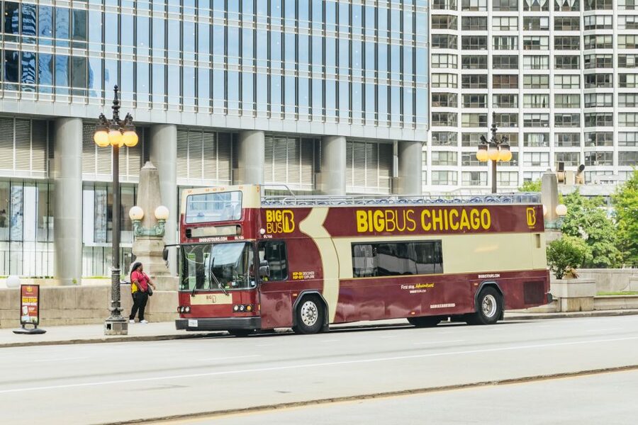 Chicago: Hop-on Hop-off Sightseeing Tour by Open-top Bus - Grant Park, Hilton Chicago, and the lakefront route