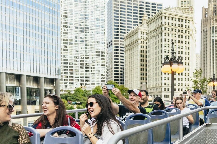 Chicago: Hop-on Hop-off Sightseeing Tour by Open-top Bus - Commentary, guides, and the app