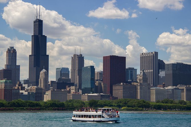 Chicago Lake and River Architecture Tour - Chicago River: the city viewed up close