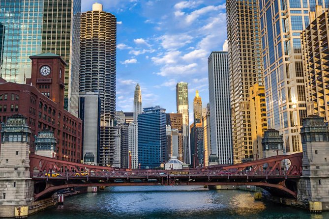 Chicago River Architecture Tour with Small Boat Upgrade Option - Why the Chicago River is the right place to study the city