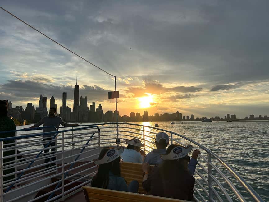 Chicago: Shoreline Lake Michigan Skyline Cruise - Commentary that keeps the ride useful