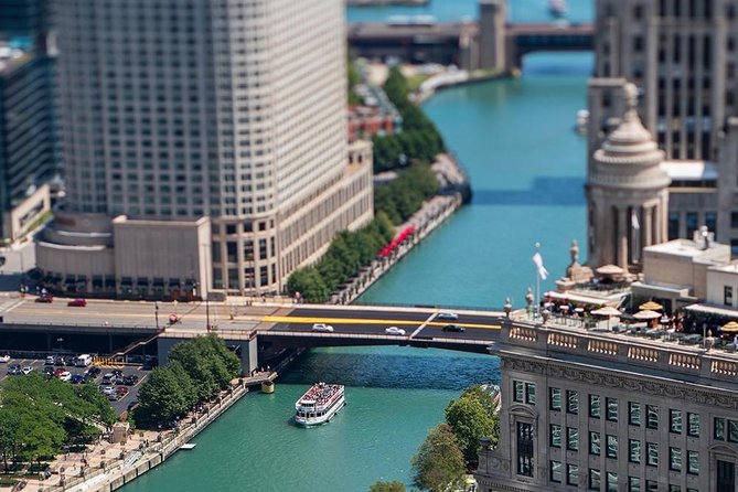Chicago Sightseeing River and Lake Cruise - Weather, delays, and practical comfort