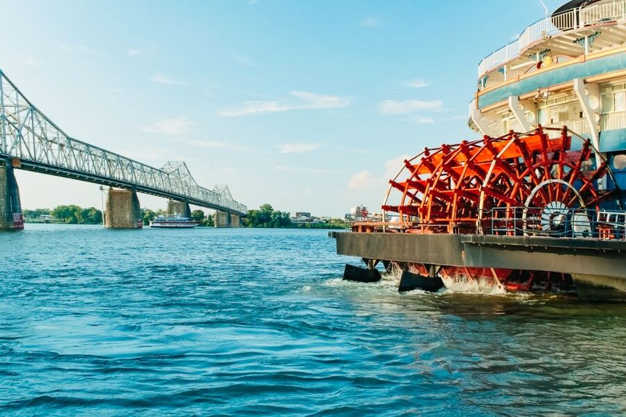 Cincinnati: Historic Sightseeing Cruise - Bridges, riverfront sights, and the turning point