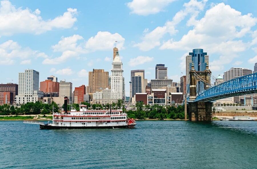 Cincinnati: Historic Sightseeing Cruise - History with a little banjo music