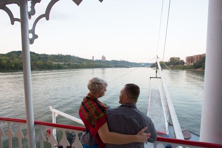 Cincinnati: Ohio River Cruise with Buffet Dinner - Boarding beside Newport Aquarium
