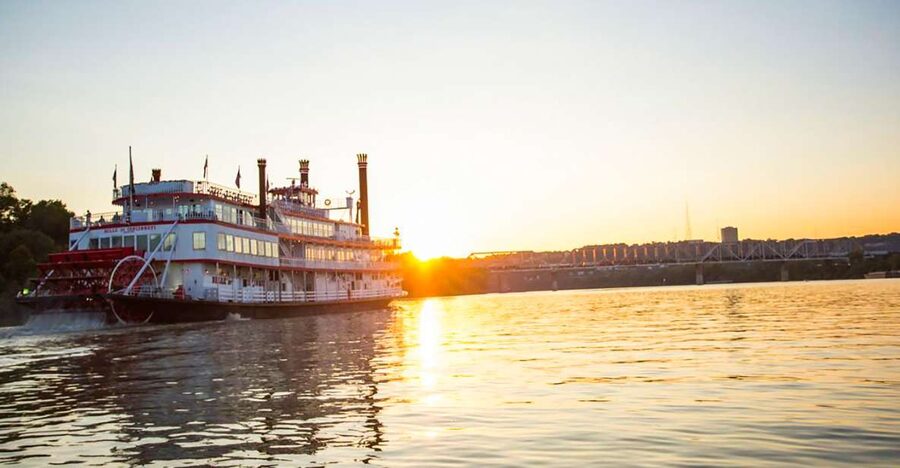 Cincinnati: Riverboat Cruise with Lunch and Entertainment - Boarding beside Newport Aquarium
