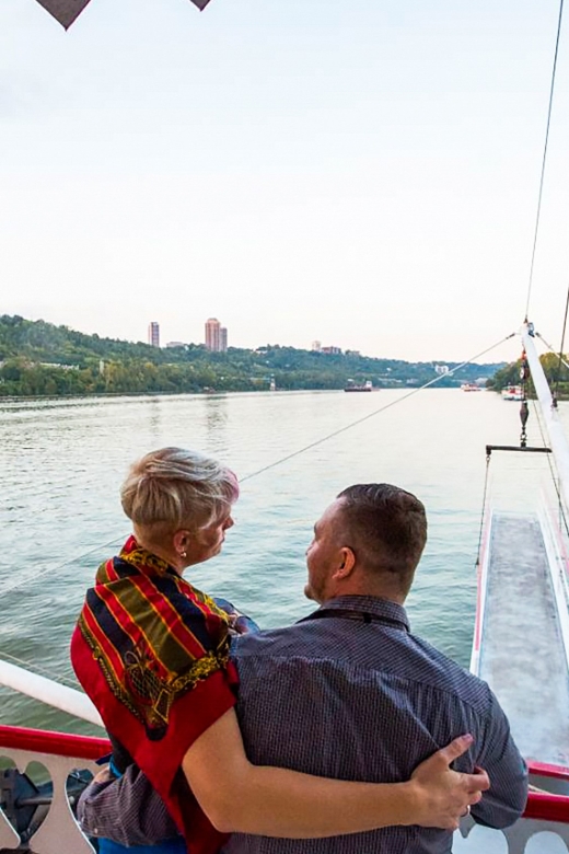 Cincinnati: Riverboat Cruise with Lunch and Entertainment - What lunch includes from October through March