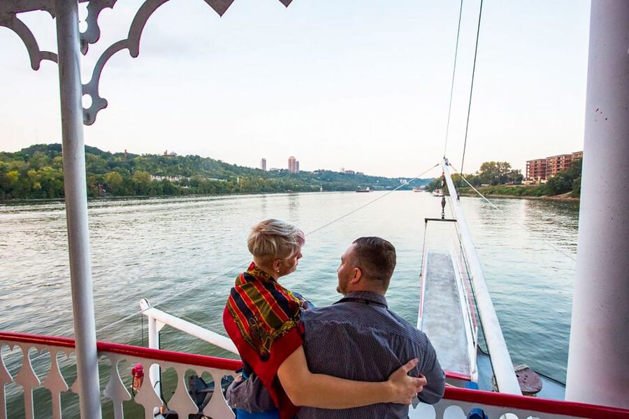 Cincinnati: Riverboat Cruise with Lunch and Entertainment - Who will enjoy this Ohio River cruise?