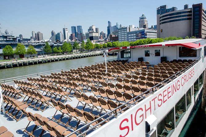 Circle Line: 2.5hr - Complete Manhattan Island Cruise - Lady Liberty at close range