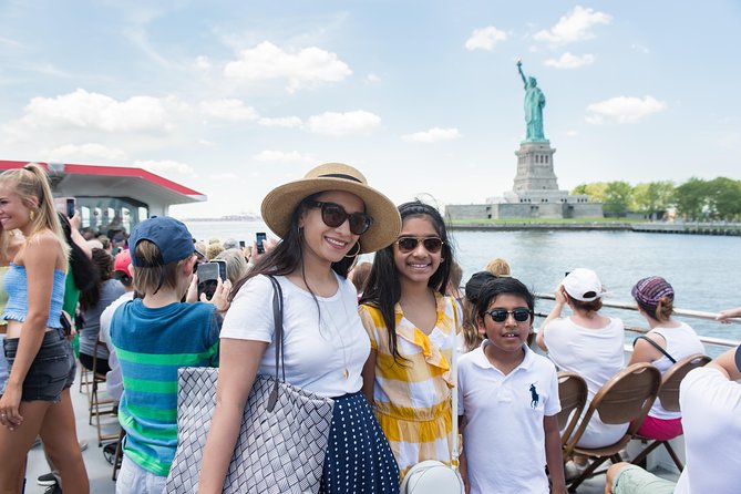 Circle Line: 2.5hr - Complete Manhattan Island Cruise - Live narration, language options, and onboard comfort