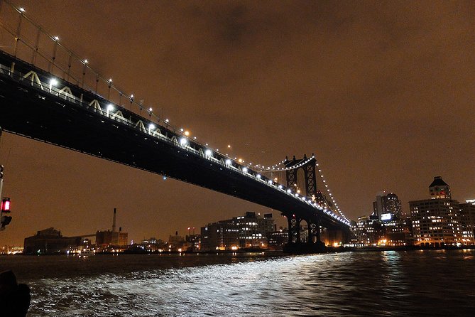 Circle Line: 2hr - New York City Harbor Lights Cruise - Food, drinks, Wi-Fi, and the multilingual option
