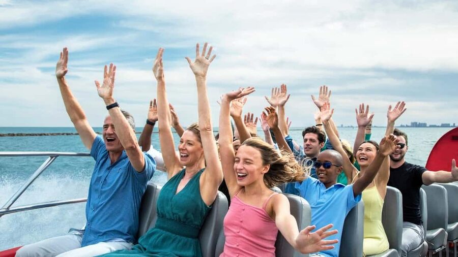 City Cruises Chicago: Seadog Lakefront Speedboat Ride - Willis Tower and the downtown skyline