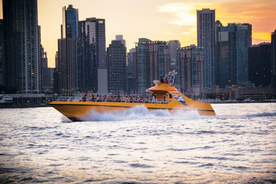 City Cruises Chicago: Seadog Lakefront Speedboat Ride - Grant Park and Buckingham Fountain from the lake